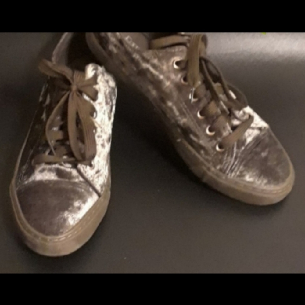 FREE CHOICE by ELIS Velvet Sneakers 👟